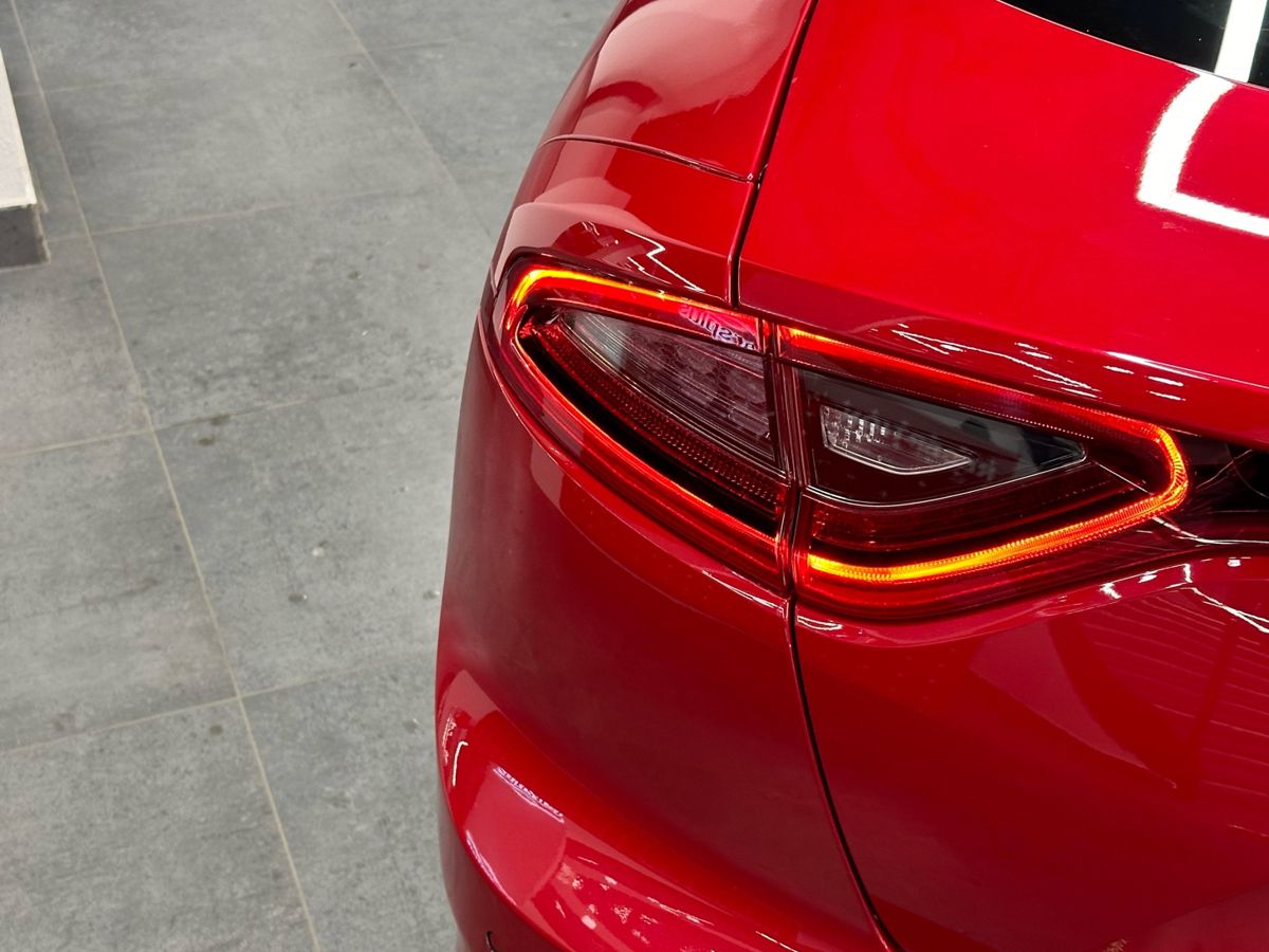 Kia Stinger, 2018г, задний привод, автомат