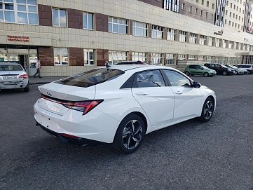 Hyundai Elantra, 2023г., передний привод, вариатор