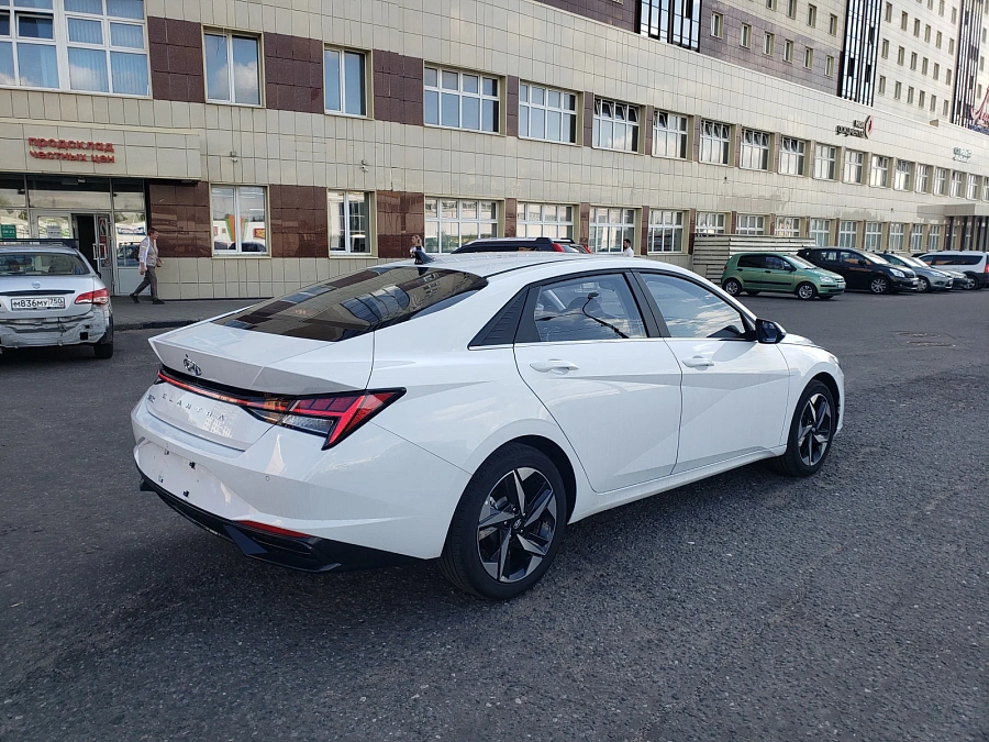 Hyundai Elantra, 2023г., передний привод, вариатор
