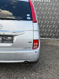 Toyota ISis, 2010г., передний привод, вариатор