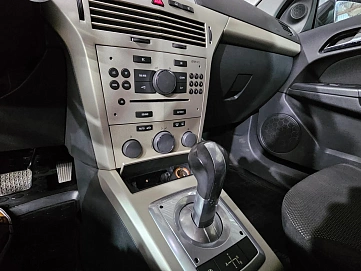 Opel Astra GTC, 2008г., передний привод, робот