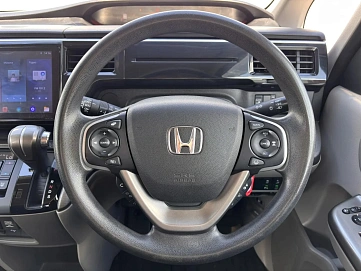 Honda Stepwgn, 2018г., передний привод, вариатор