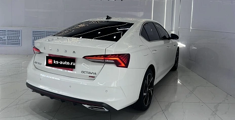 Skoda Octavia, 2022г., передний привод, робот