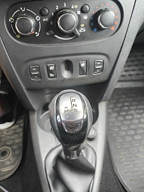 Renault Logan, 2017г., передний привод, автомат