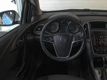Opel Astra, 2012г., передний привод, автомат