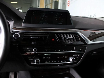 BMW 5 серии, 2017г., задний привод, автомат