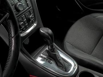 Opel Astra, 2010г., передний привод, автомат