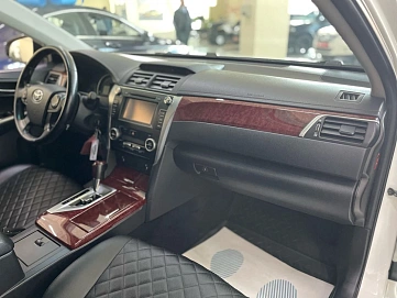 Toyota Camry, 2014г., передний привод, автомат