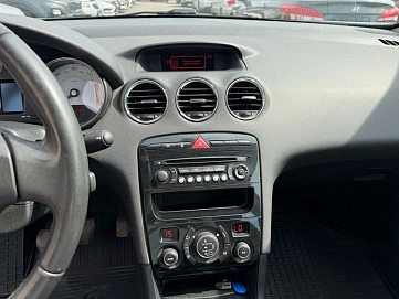 Peugeot 408, 2013г., передний привод, механика