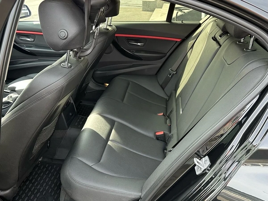 BMW 3 серии, 2018г., задний привод, автомат