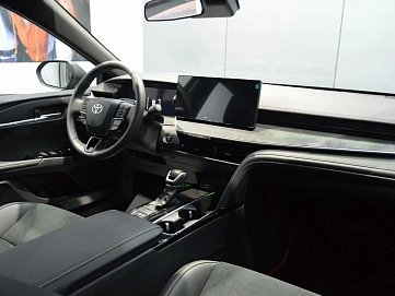Toyota Camry, 2025г., передний привод, вариатор