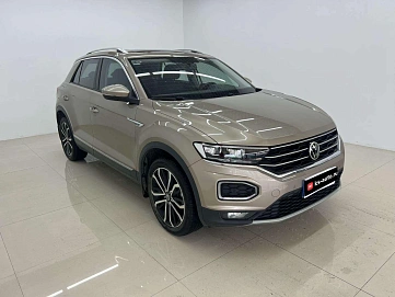 Volkswagen T-Roc, 2022г., передний привод, робот