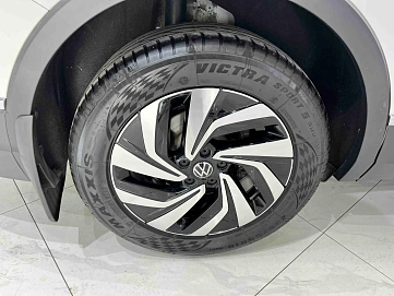 Volkswagen Tiguan, 2022г., передний привод, робот