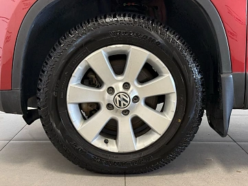 Volkswagen Tiguan, 2011г., полный привод, автомат