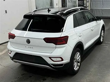 Volkswagen T-Roc, 2023г., передний привод, робот