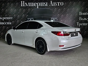 Lexus ES, 2017г., передний привод, автомат