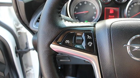Opel Astra, 2014г., передний привод, механика