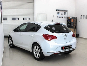 Opel Astra, 2012г., передний привод, автомат