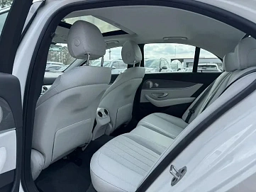 Mercedes-Benz E-Класс, 2022г., задний привод, автомат