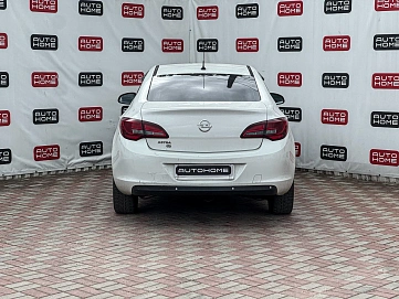 Opel Astra, 2012г., передний привод, механика