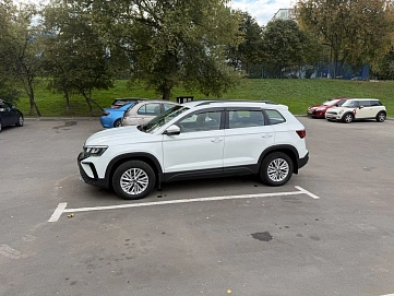Volkswagen Taos, 2022г, передний привод, автомат