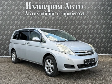Toyota ISis, 2010г., передний привод, вариатор