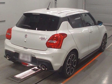 Suzuki Swift, 2023г, передний привод, автомат