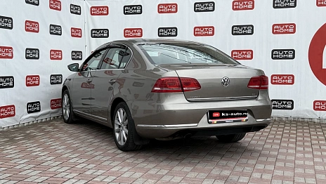 Volkswagen Passat, 2013г., передний привод, робот