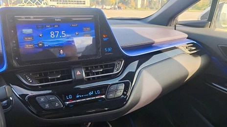 Toyota C-HR, 2020г., передний привод, вариатор