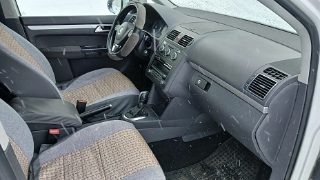 Volkswagen Touran, 2012г., передний привод, робот