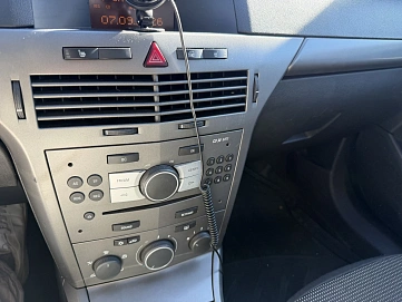 Opel Astra, 2006г., передний привод, механика