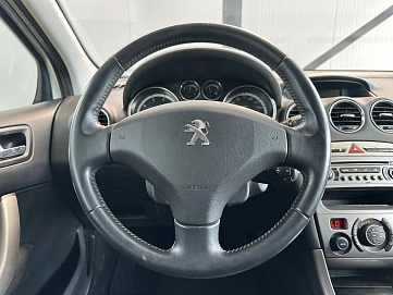 Peugeot 308, 2011г., передний привод, автомат