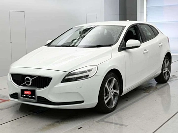 Volvo V40, 2018г, передний привод, автомат