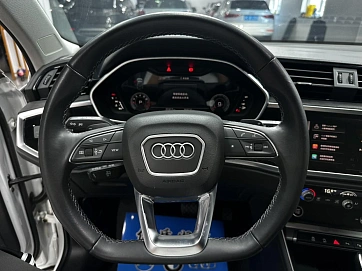 Audi Q3, 2023г., передний привод, робот