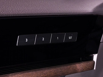 Volkswagen Touareg, 2018г., полный привод, автомат