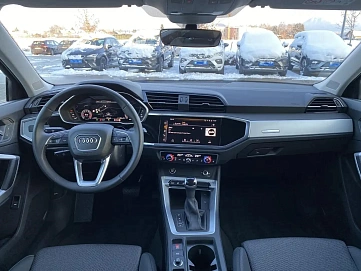 Audi Q3, 2022г., передний привод, робот