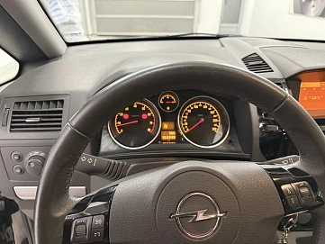 Opel Zafira, 2011г., передний привод, робот