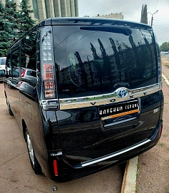 Toyota Voxy, 2017г., передний привод, вариатор