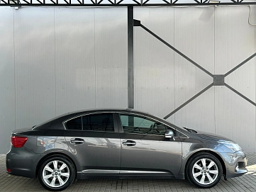 Toyota Avensis, 2012г., передний привод, вариатор