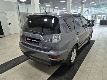 Mitsubishi Outlander, 2010г., передний привод, вариатор