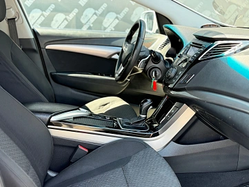 Hyundai i40, 2013г., передний привод, автомат