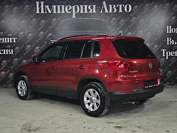 Volkswagen Tiguan, 2012г., передний привод, робот