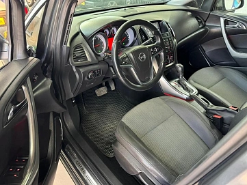 Opel Astra, 2012г., передний привод, автомат