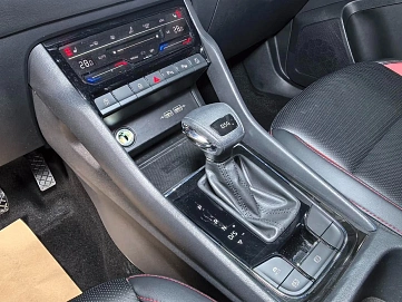 Skoda Karoq, 2022г., передний привод, автомат