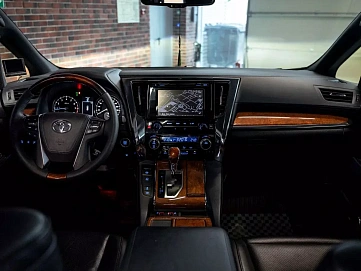 Toyota Alphard, 2016г., передний привод, автомат