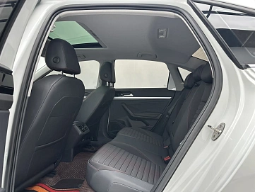 Volkswagen Lavida, 2023г., передний привод, робот
