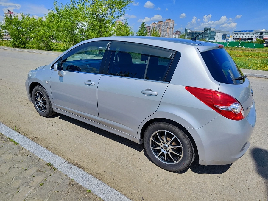 Nissan Tiida, 2010г., передний привод, автомат