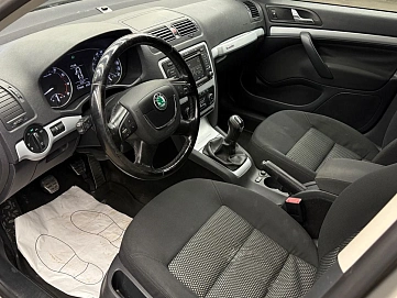 Skoda Octavia, 2011г., полный привод, механика