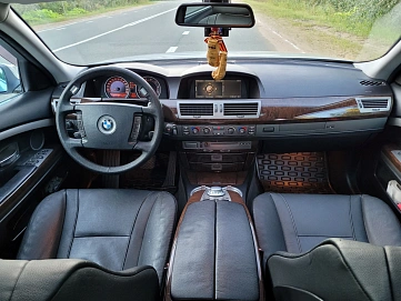 BMW 7 серии, 2004г., задний привод, автомат
