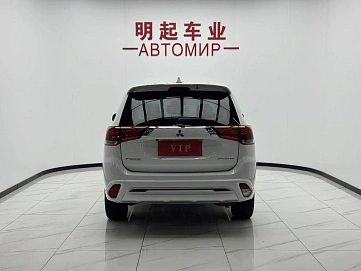 Mitsubishi Outlander, 2022г, передний привод, вариатор